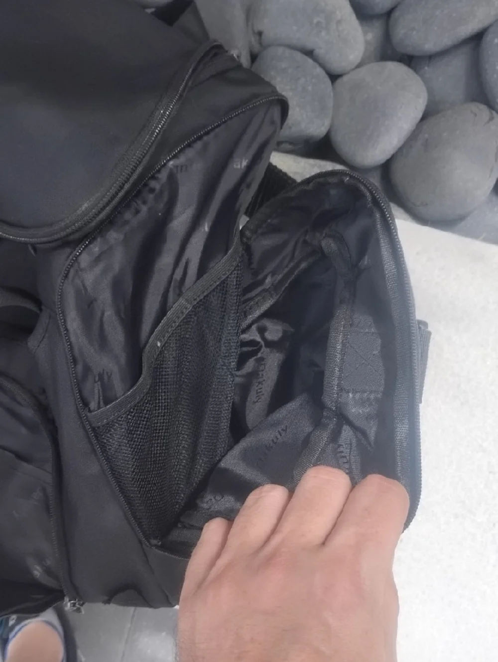Classic Black Men's Duffel Bag with Multiple Pockets